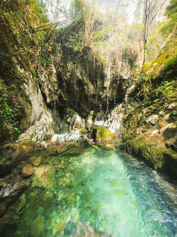 poza-en-el-barranco-rubo